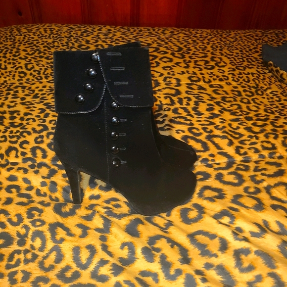 Shoes - Picture 2 of 2